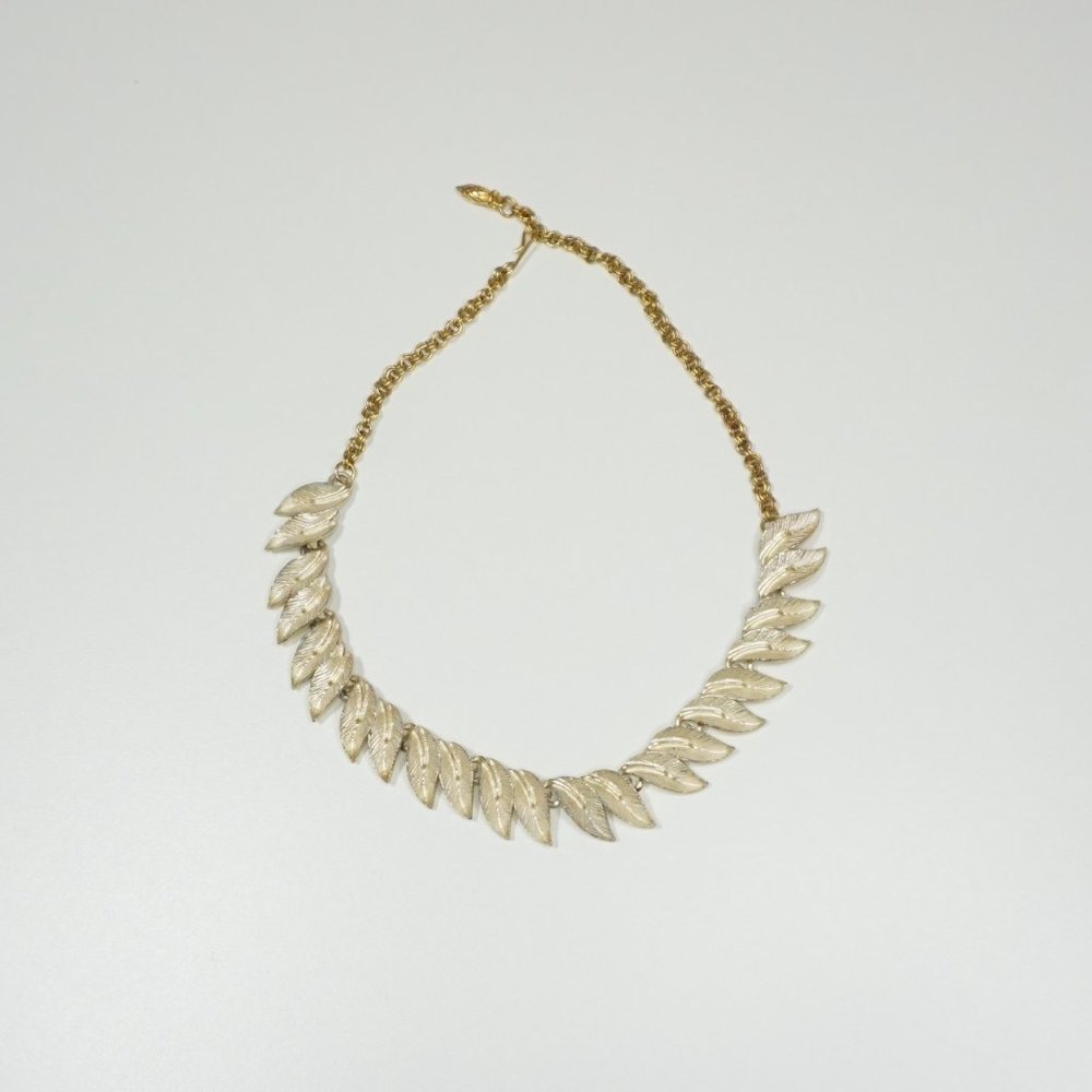 2/$30 - Vintage Feather Necklace